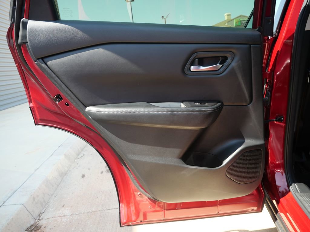 Used 2024 Nissan Rogue SV AWD/4WD image 14