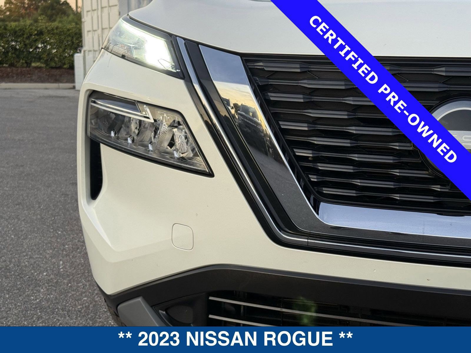 Used 2023 Nissan Rogue SV image 9