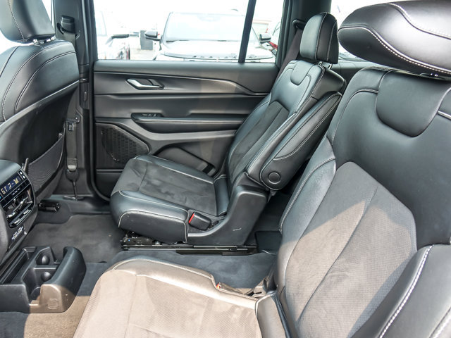Used 2024 Jeep Grand Cherokee L Altitude AWD/4WD image 14