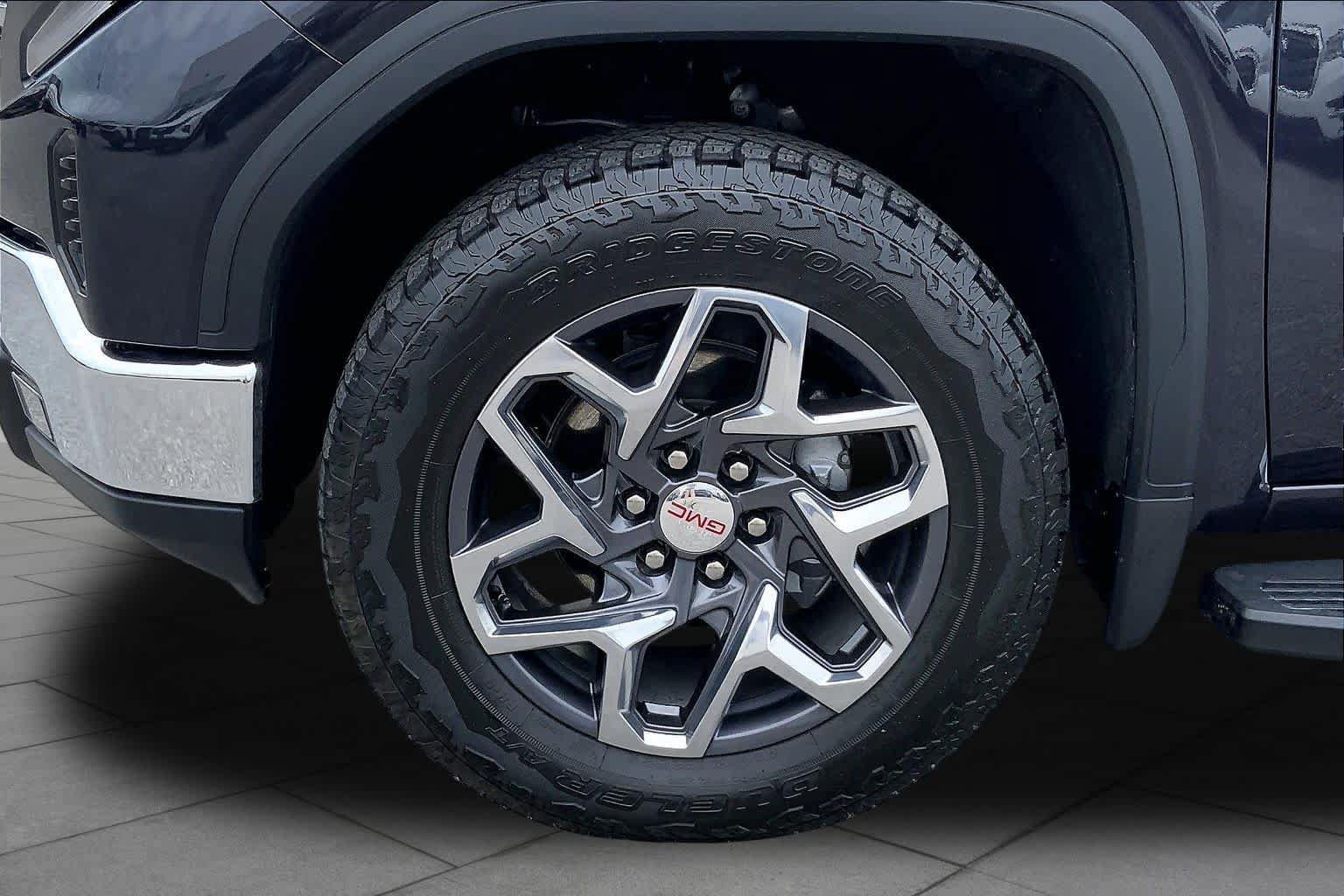 Used 2025 GMC Sierra 1500 SLT w/ SLT Premium Plus Package AWD/4WD image 11