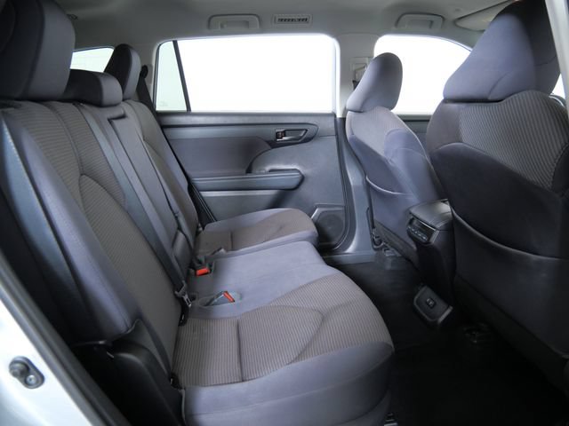 Used 2021 Toyota Highlander LE AWD/4WD image 15