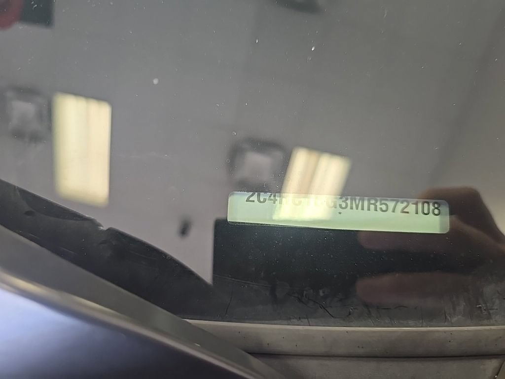 Used 2021 Chrysler Pacifica Touring-L w/ Uconnect Theater Family Group FWD image 7