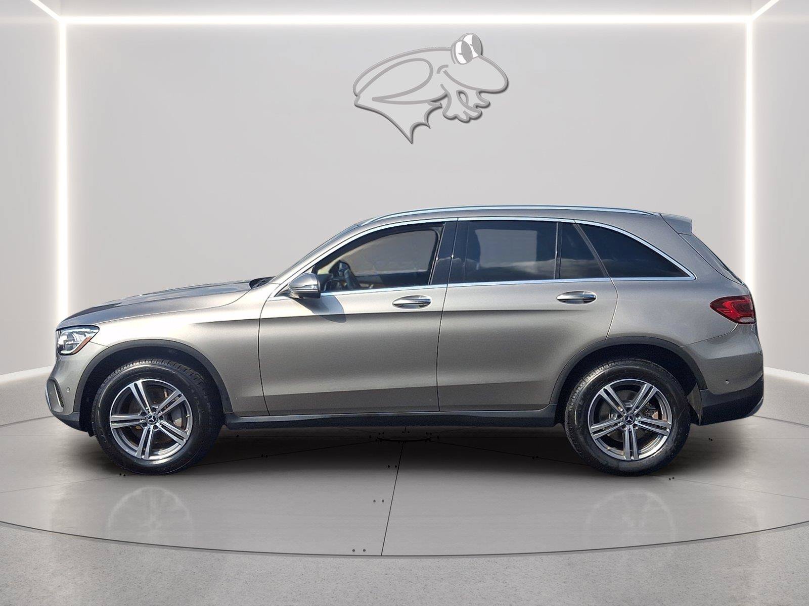 Used 2021 Mercedes-Benz GLC 300 4MATIC image 2