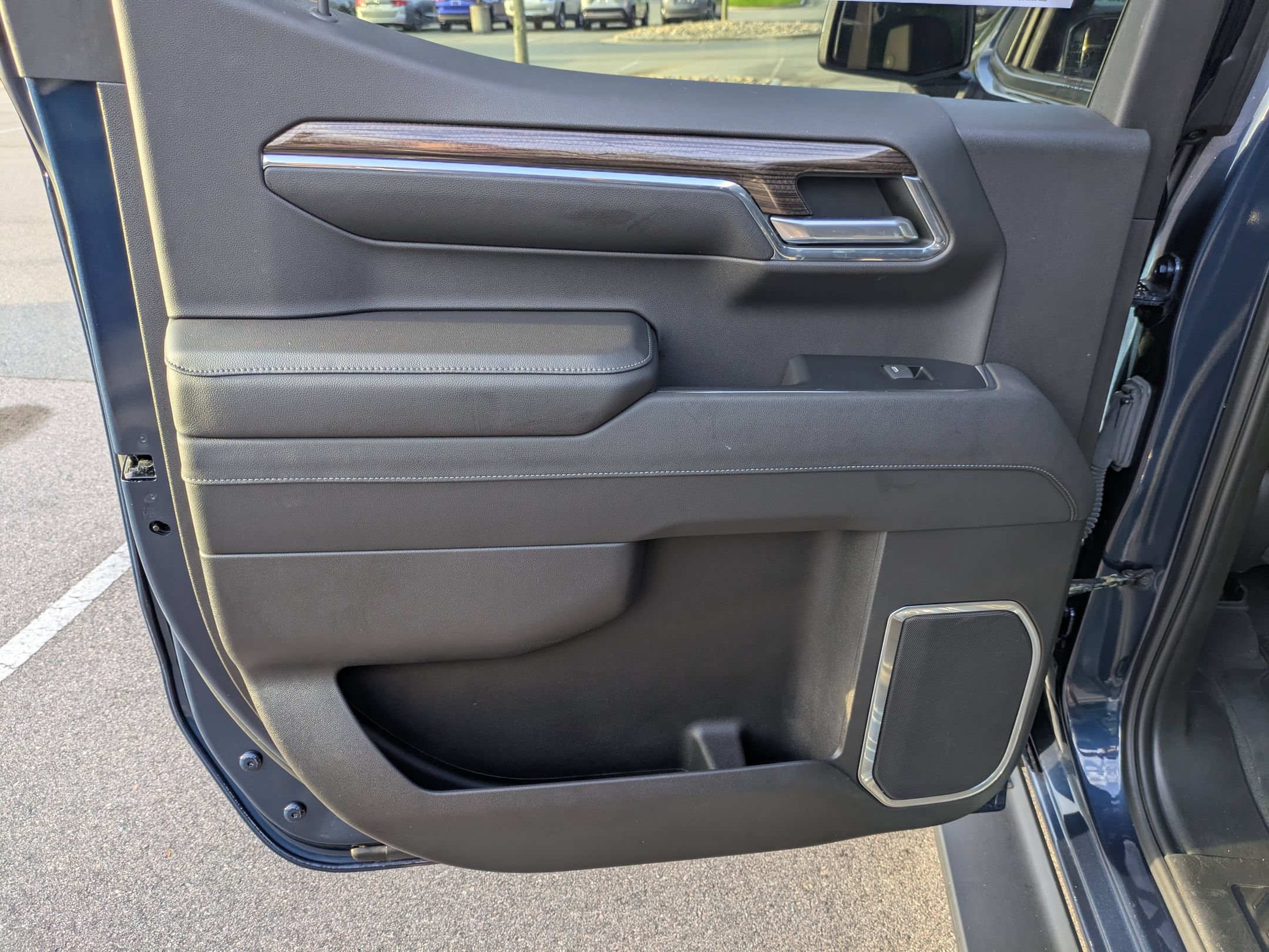 Used 2023 Chevrolet Silverado 1500 LT AWD/4WD image 28