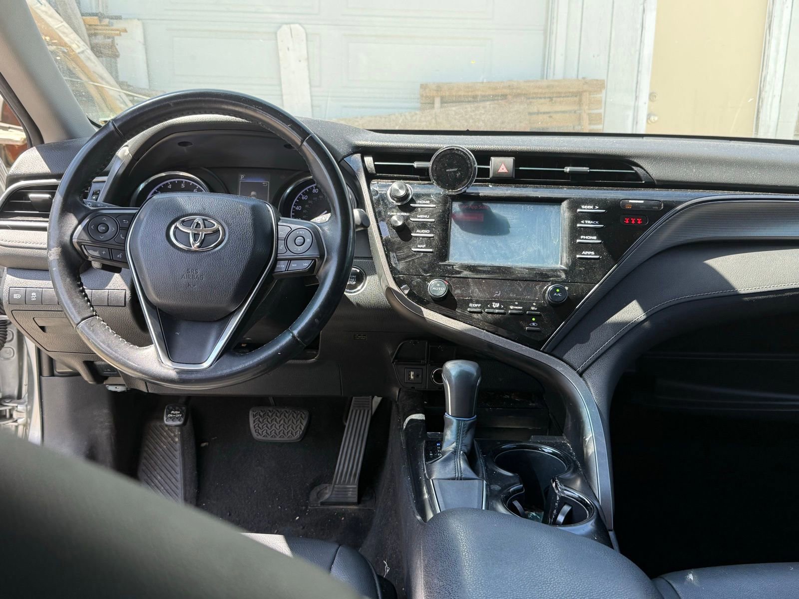 Used 2019 Toyota Camry SE w/ Convenience Package FWD image 12
