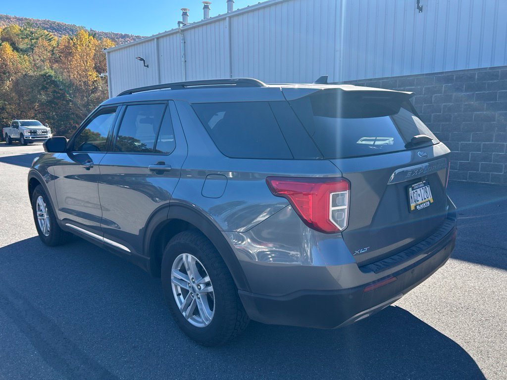 Certified 2021 Ford Explorer XLT w/ Equipment Group 202A AWD/4WD image 4