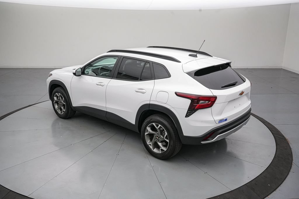Used 2025 Chevrolet Trax LT w/ LT Convenience Package FWD image 6