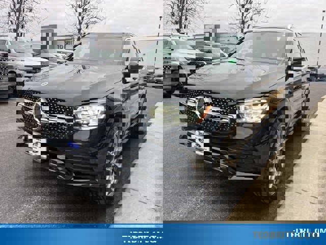 Used 2021 Mercedes-Benz GLC 300 4MATIC image 3