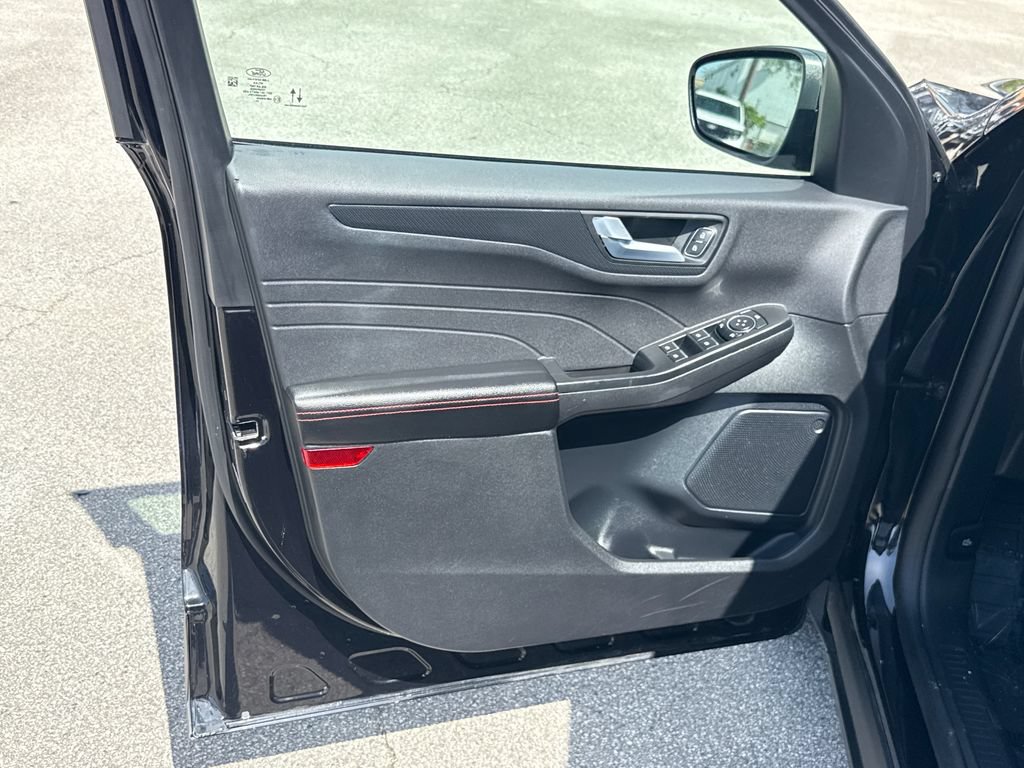 Certified 2025 Ford Escape ST-Line FWD image 14