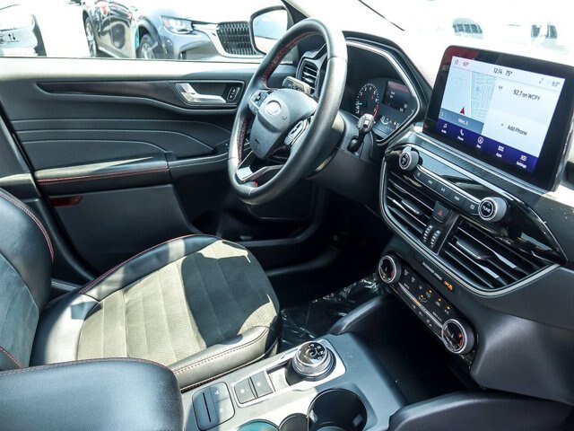 Certified 2022 Ford Escape SEL w/ SEL Stealth AWD Package image 32