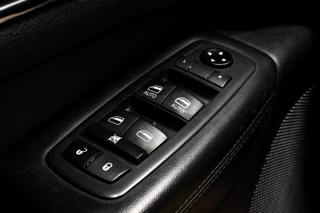 Used 2021 Jeep Grand Cherokee Limited AWD/4WD image 25