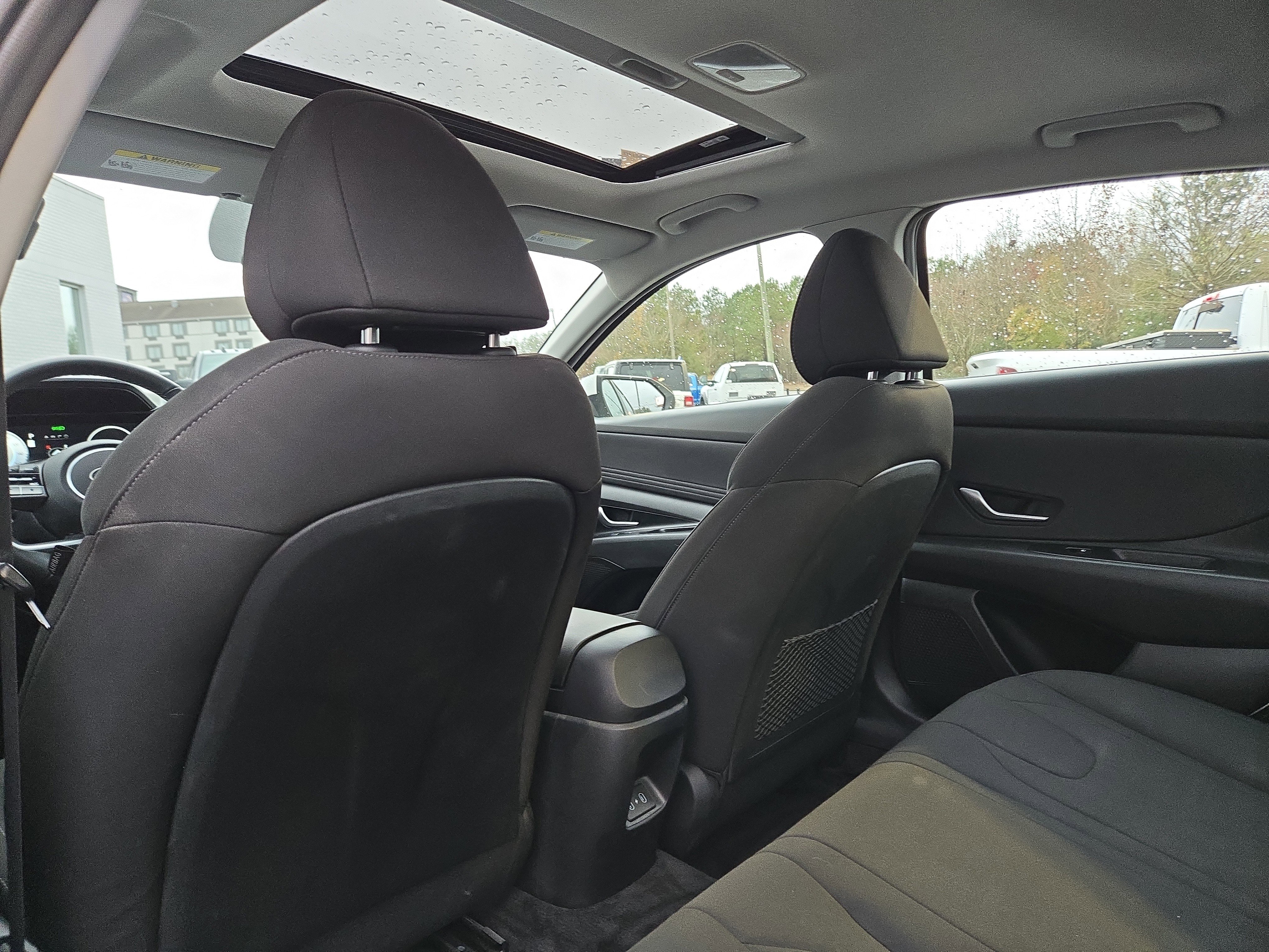 Used 2025 Hyundai Elantra SEL image 18