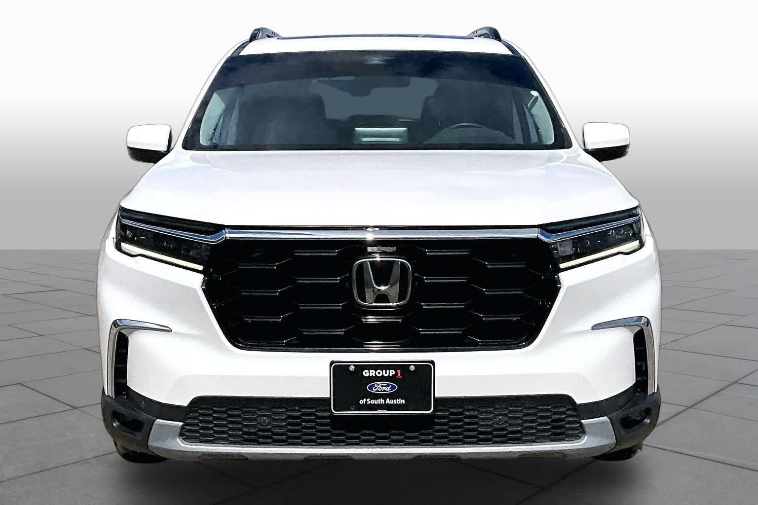 Used 2023 Honda Pilot Touring image 4