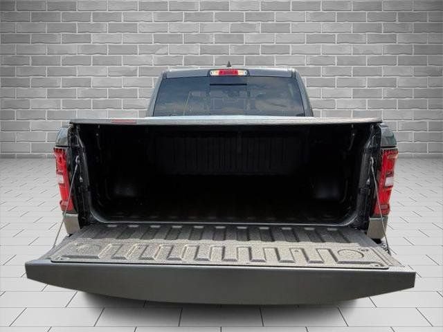 Used 2025 RAM 1500 Tradesman w/ Night Edition AWD/4WD image 5