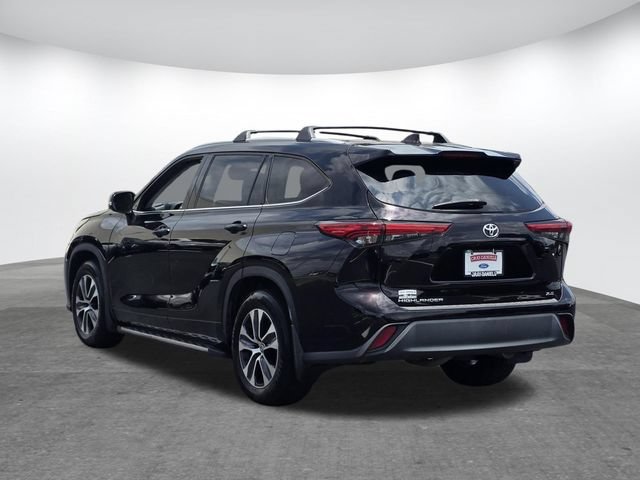 Used 2022 Toyota Highlander XLE FWD image 6