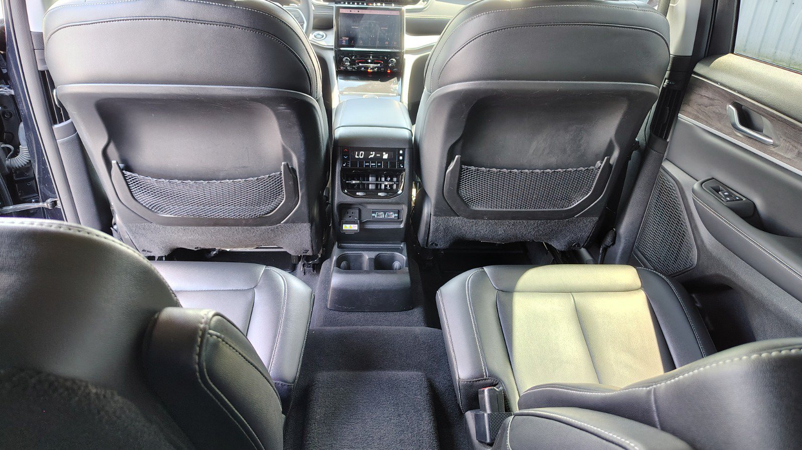 Used 2023 Jeep Grand Cherokee L Limited AWD/4WD image 27