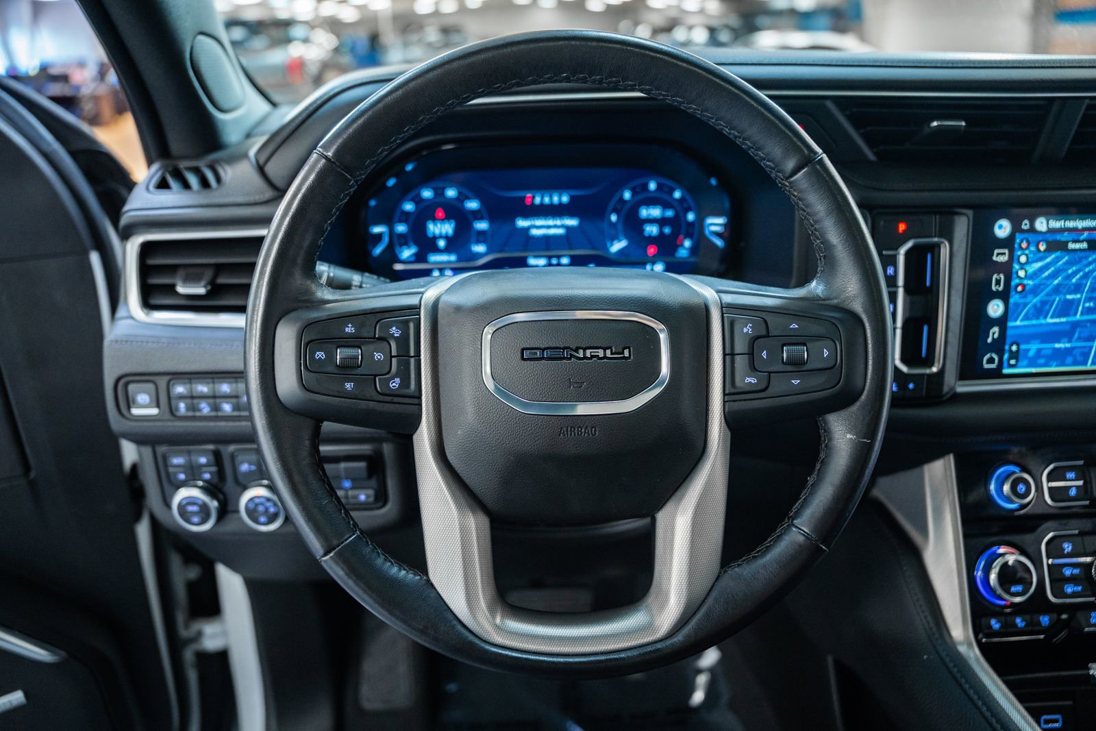 Used 2022 GMC Yukon Denali w/ Denali Premium Package AWD/4WD image 38