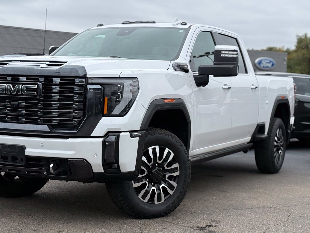 Used 2024 GMC Sierra 3500 Denali Ultimate w/ LPO, GMC Protection Package AWD/4WD image 2
