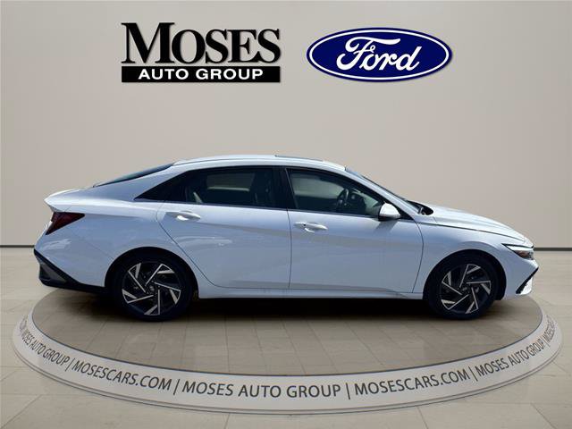 Used 2025 Hyundai Elantra SEL FWD image 8
