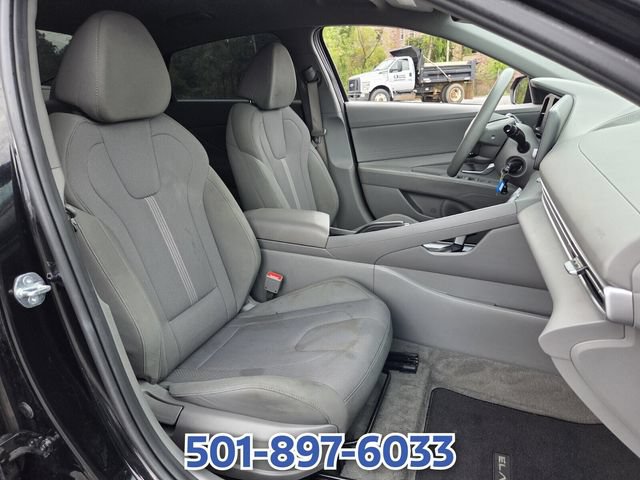 Used 2026 Hyundai Elantra SE FWD image 15