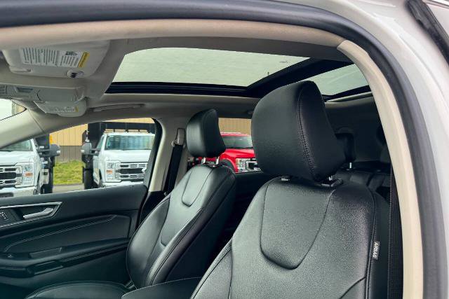 Certified 2022 Ford Edge Titanium image 3