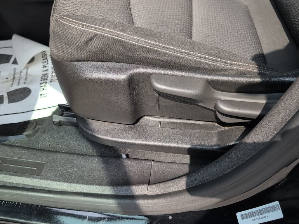 Used 2024 GMC Terrain SLE image 9