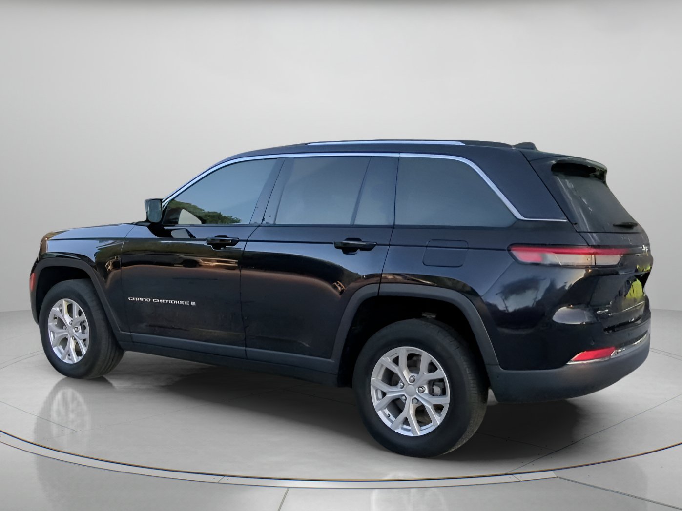 Used 2023 Jeep Grand Cherokee Limited w/ Luxury Tech Group II AWD/4WD image 19