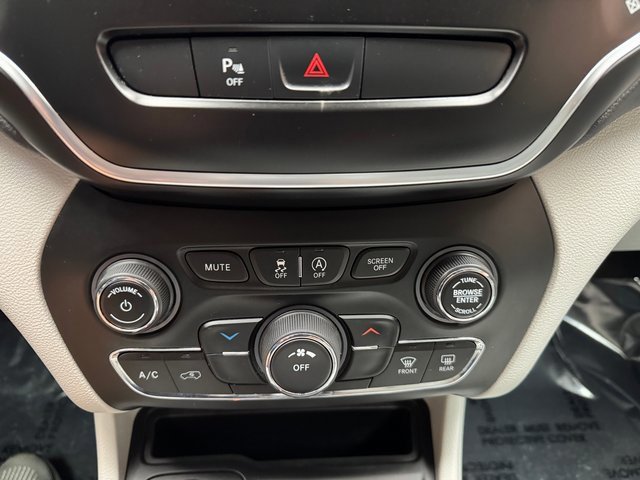 Used 2020 Jeep Cherokee Latitude Plus w/ Cold Weather Group image 20