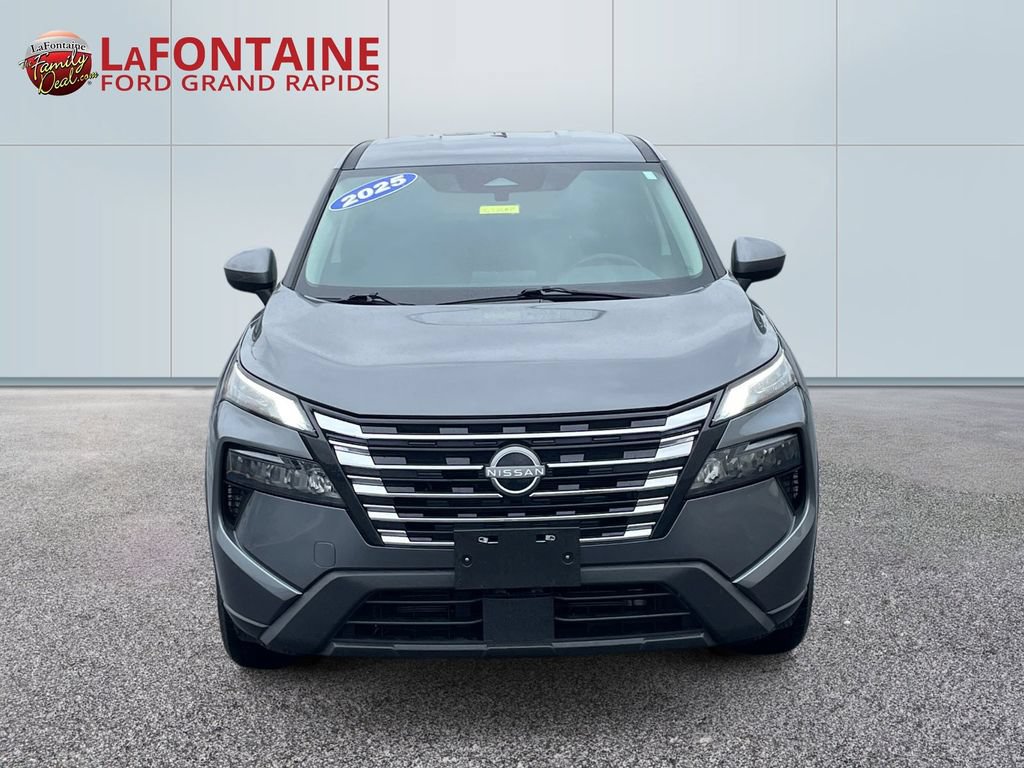 Used 2025 Nissan Rogue SV AWD/4WD image 2
