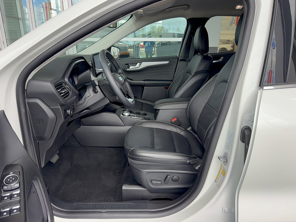 Certified 2024 Ford Escape Platinum AWD/4WD image 11