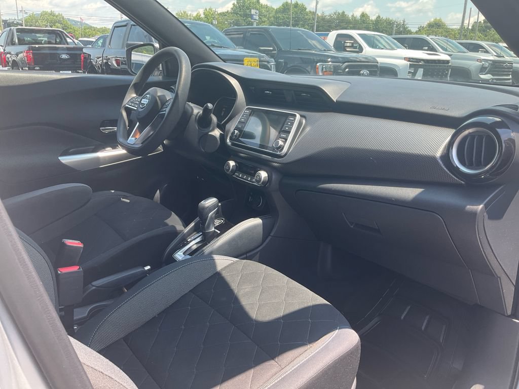 Used 2019 Nissan Kicks SV FWD image 11