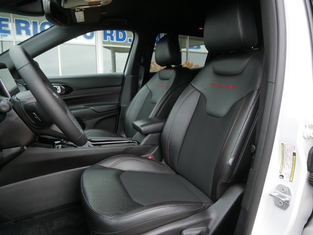 Used 2025 Jeep Compass Trailhawk AWD/4WD image 11