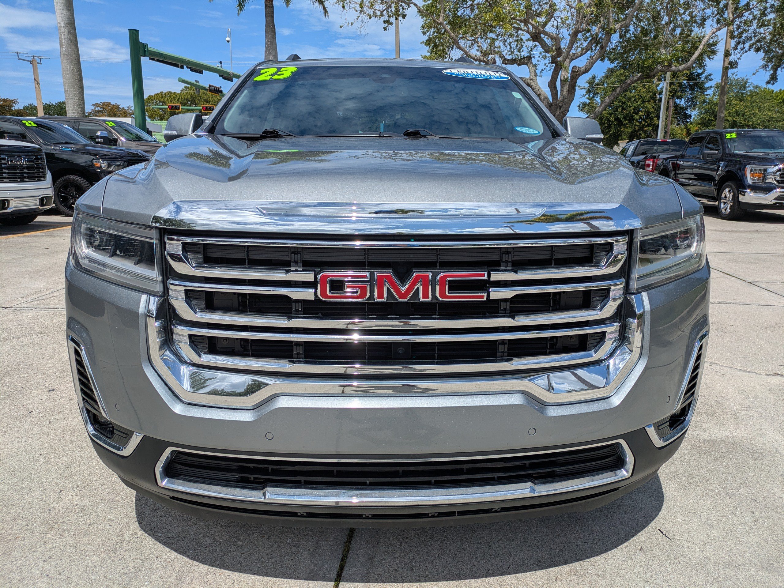 Used 2023 GMC Acadia SLT FWD image 8