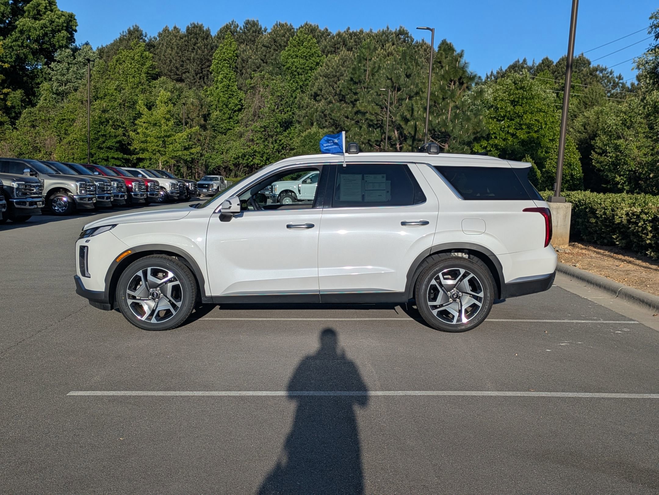 Used 2024 Hyundai Palisade SEL w/ Premium Package FWD image 3