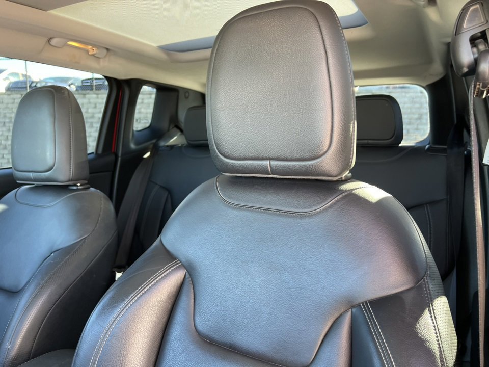 Used 2022 Jeep Renegade Limited w/ Sun, Sound & Wheels Group image 17