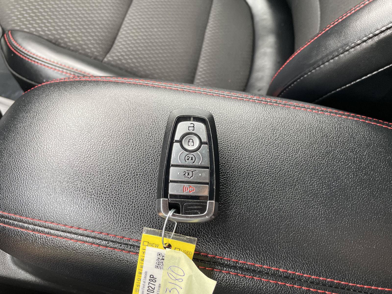 Certified 2025 Ford Escape ST-Line Select AWD/4WD image 39