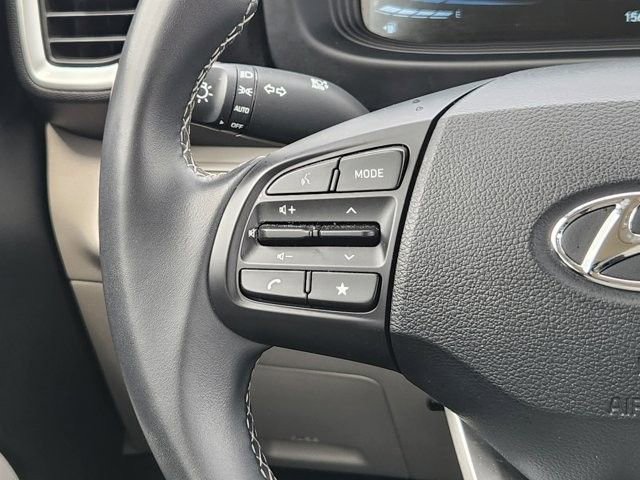 Used 2025 Hyundai Venue SEL FWD image 27