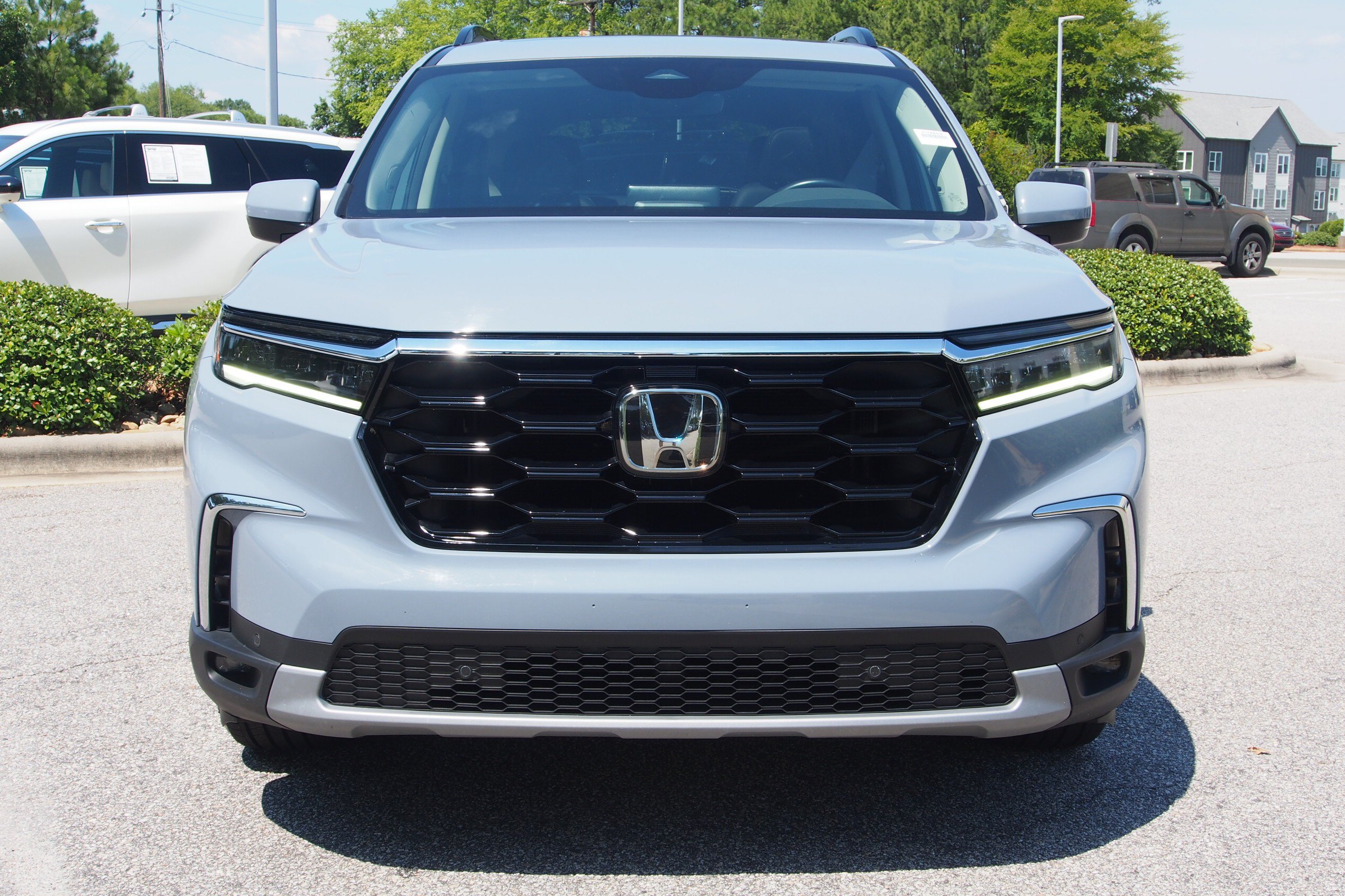 Used 2025 Honda Pilot Touring image 3