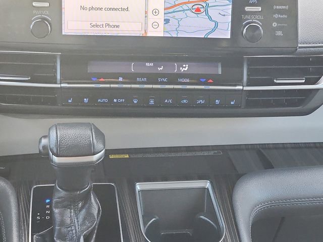 Used 2021 Toyota Sienna Limited image 17