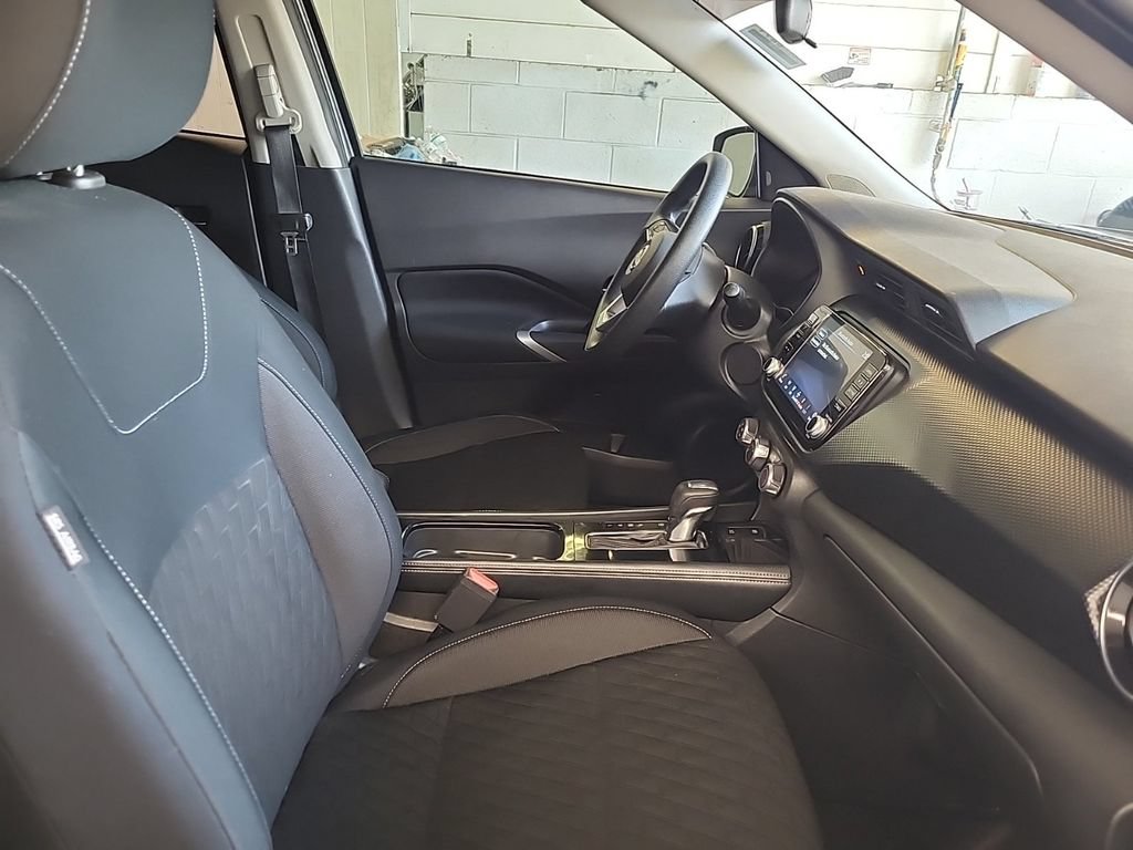 Used 2024 Nissan Kicks SV FWD image 5