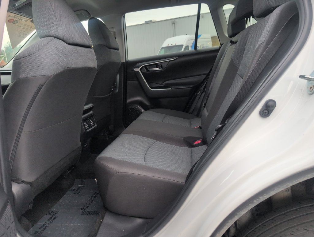 Used 2025 Toyota RAV4 XLE AWD/4WD image 9