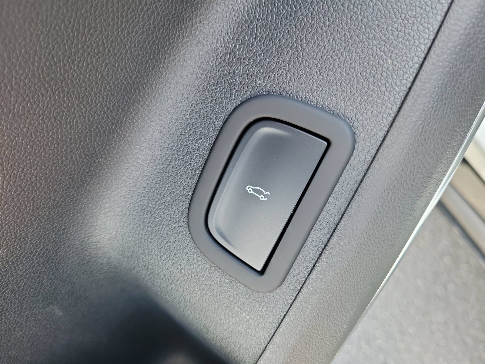 Used 2024 Chevrolet Traverse RS FWD image 18