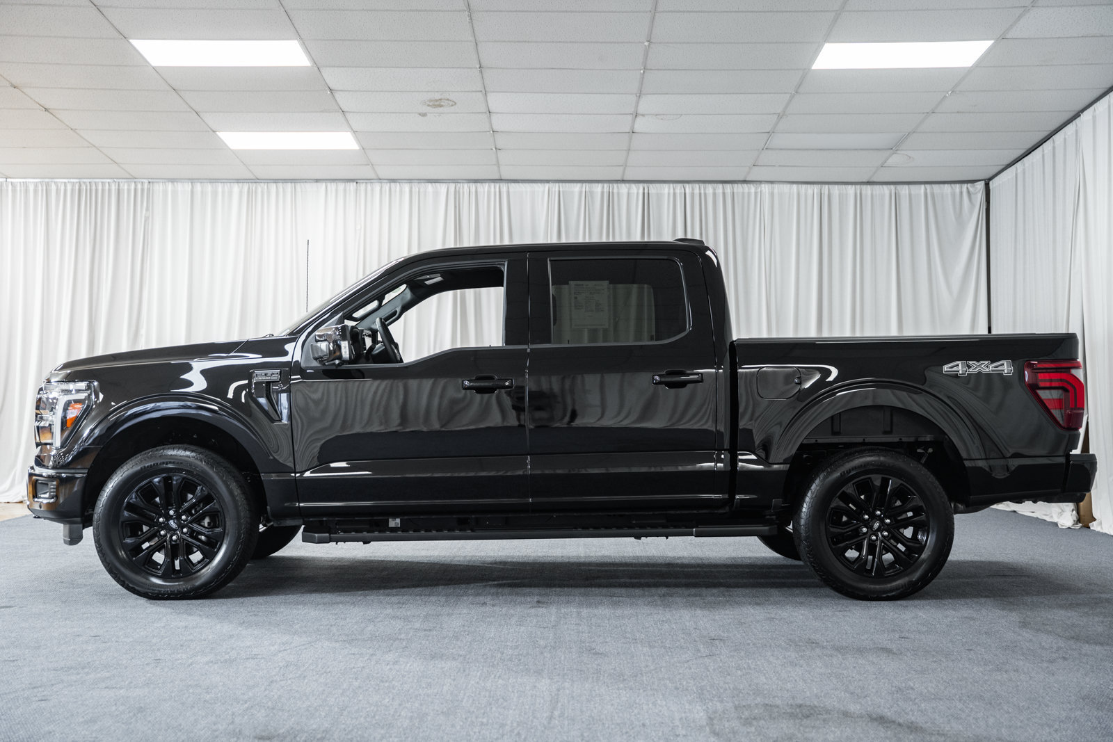 Certified 2025 Ford F150 Lariat w/ Bed Utility Package AWD/4WD image 4