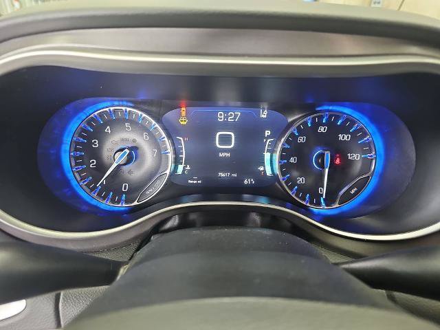 Used 2023 Chrysler Pacifica Touring-L FWD image 19