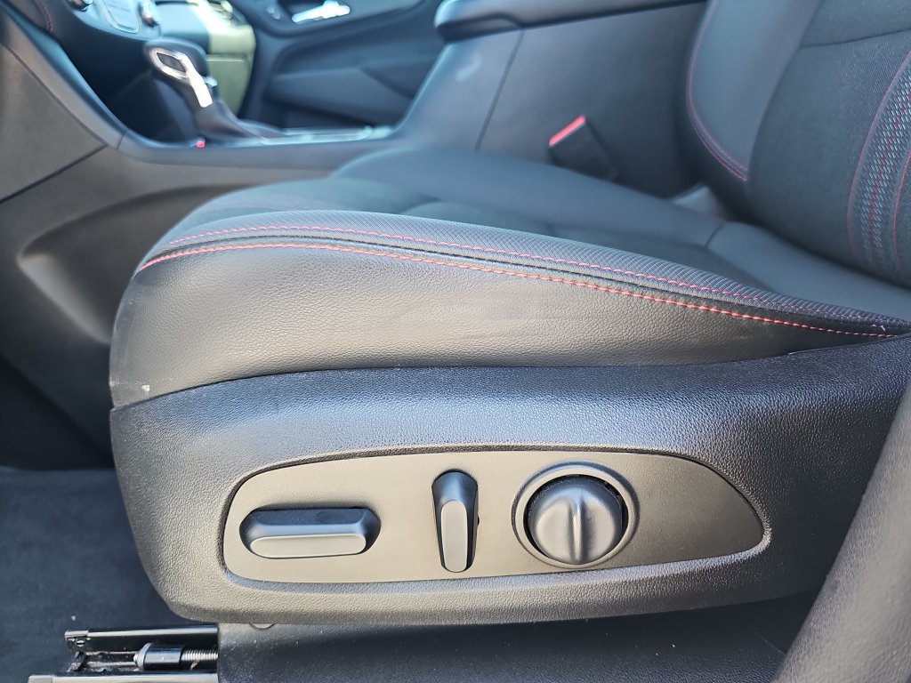 Used 2022 Chevrolet Equinox RS w/ Infotainment Package FWD image 29
