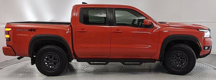 Used 2025 Nissan Frontier PRO-4X AWD/4WD image 2