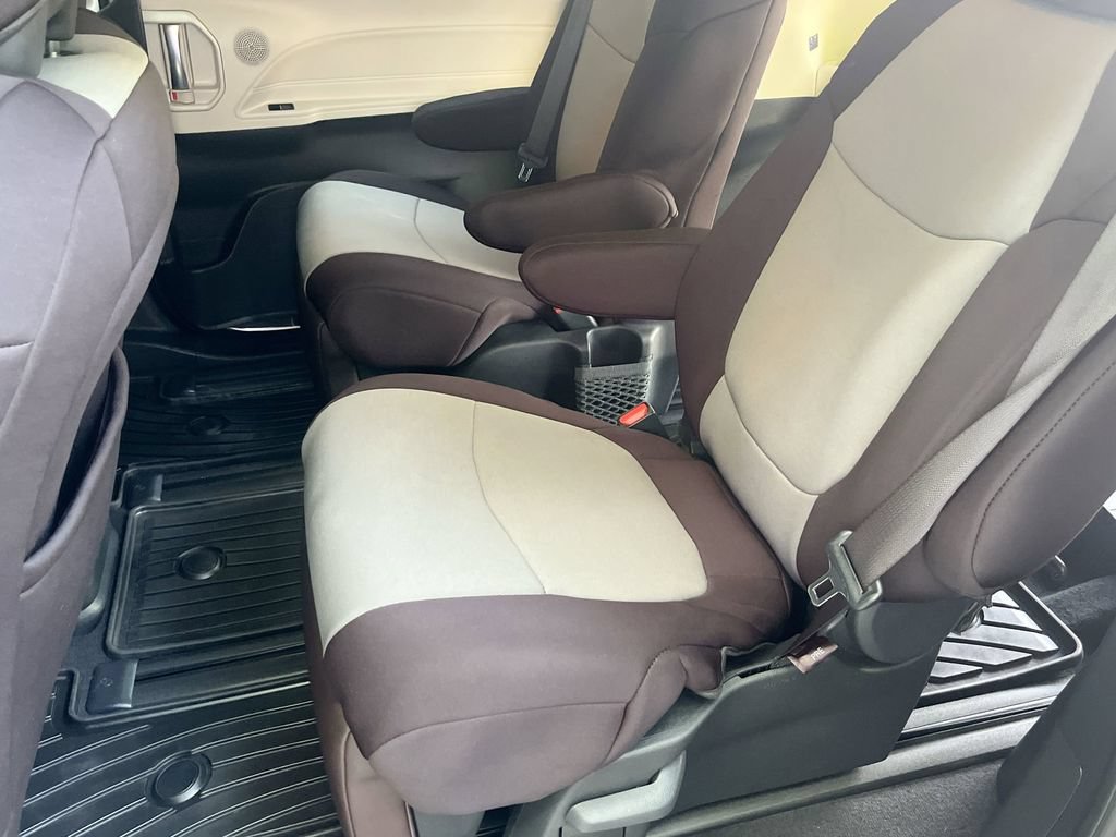 Used 2024 Toyota Sienna Platinum FWD image 23