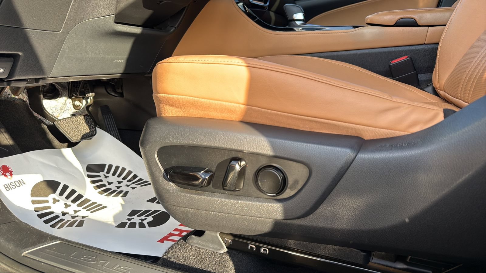 Used 2022 Lexus NX 250 FWD w/ Towing Package (2000 Lbs) image 11