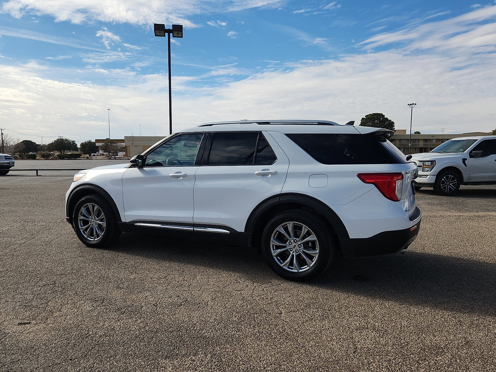 Certified 2023 Ford Explorer Limited w/ Equipment Group 301A image 2