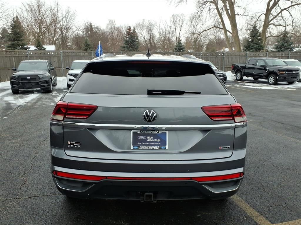 Used 2020 Volkswagen Atlas Cross Sport SE w/ Towing Package image 4